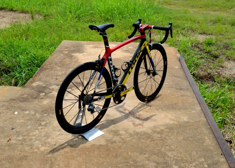 a bike parked on a curb in the middle of the park