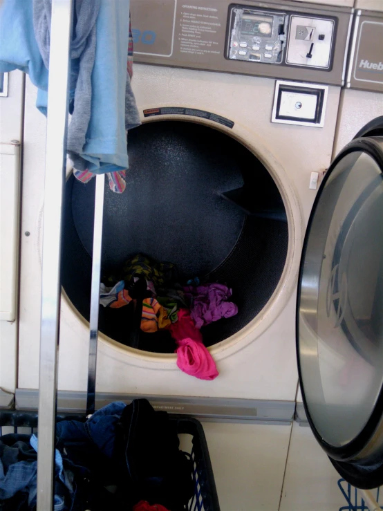 a clothes drying machine and a laundry basket