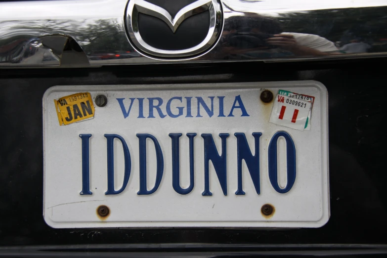 a close up of a vehicle with the words idunino on it