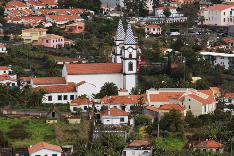 this is a large town in the middle of a valley