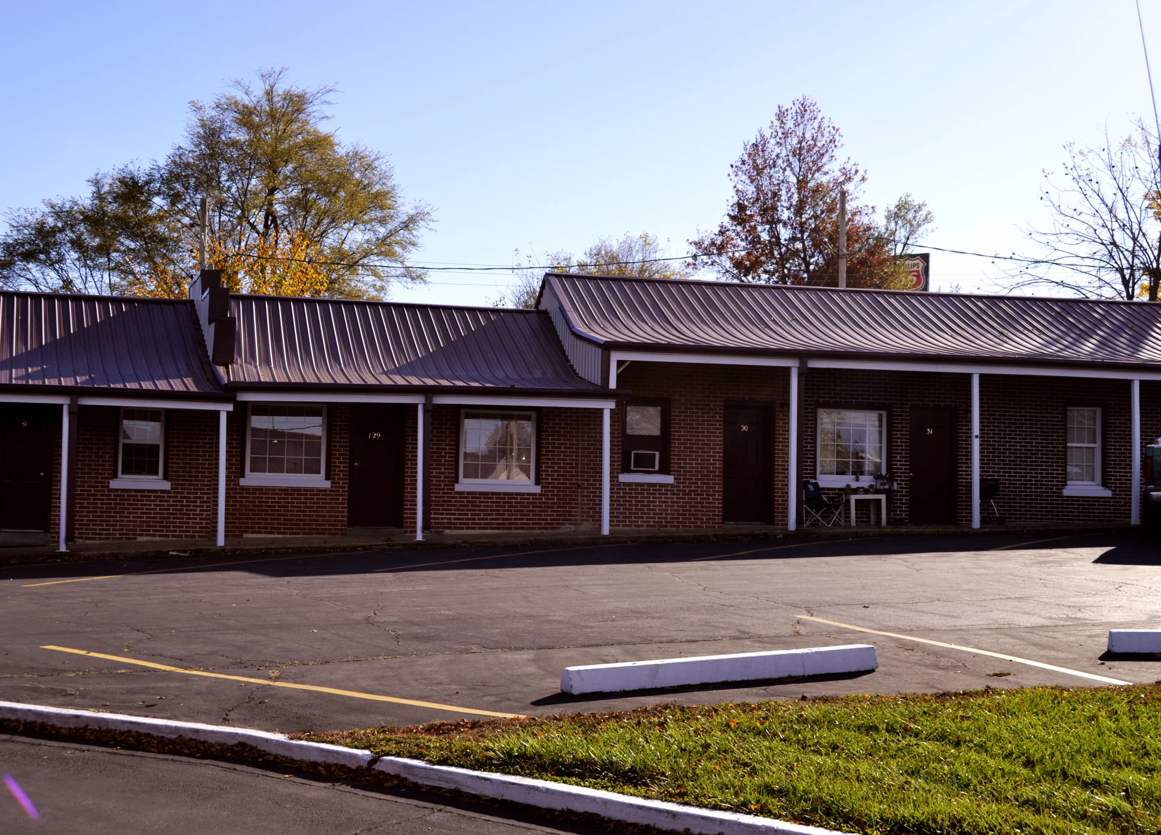 a motel parking lot with a sign on the front