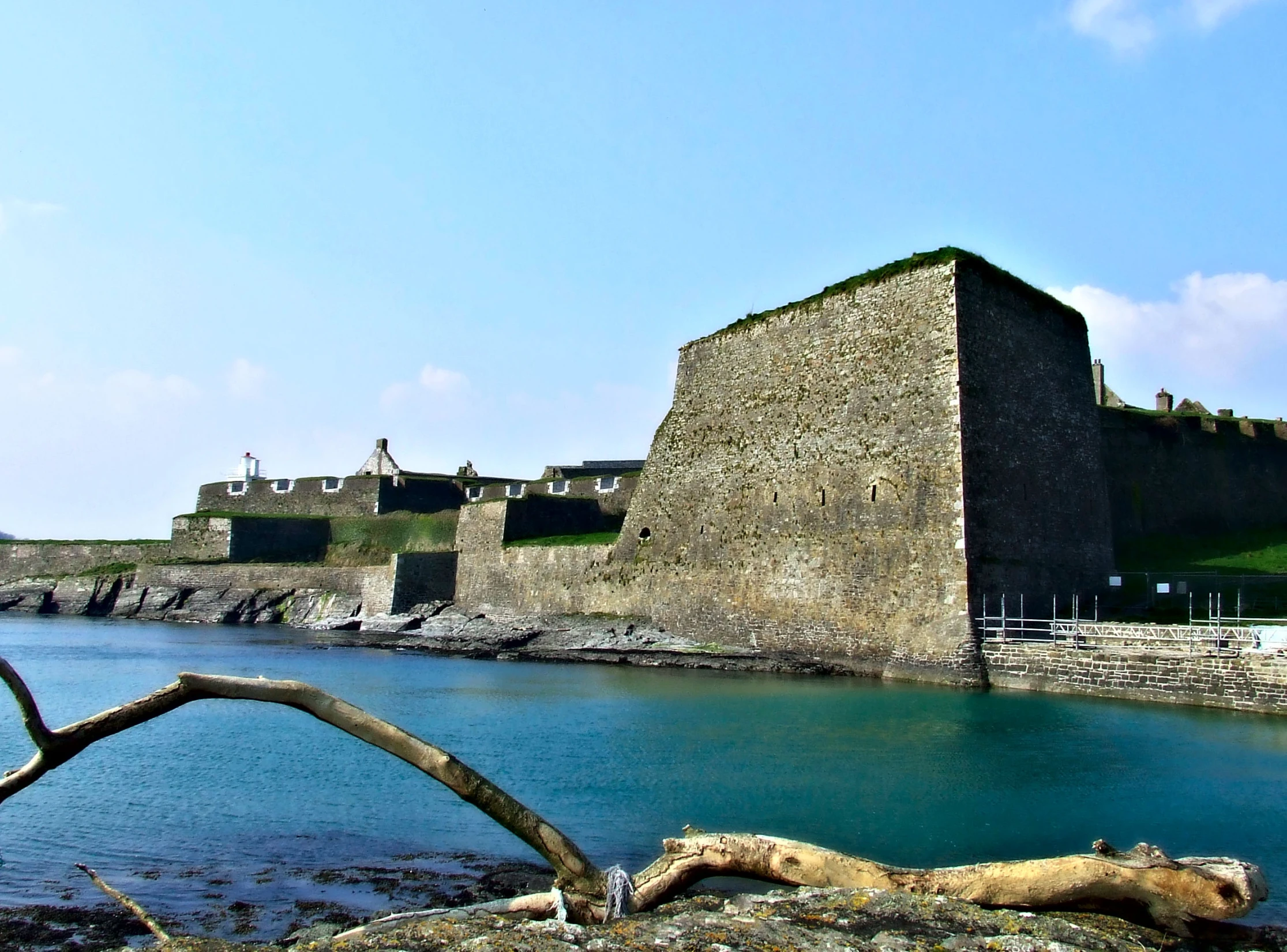 there is a castle near the ocean that is very large