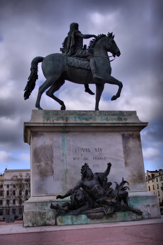 a statue with a man riding on the back of a horse