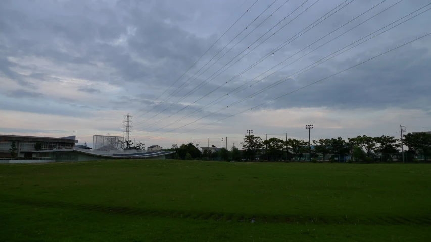 a large grassy field that has some wires in it