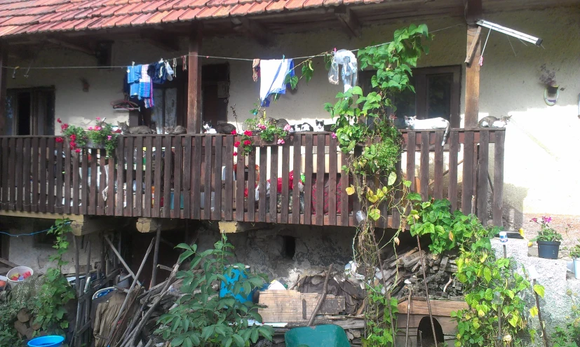 there is clothes hanging on a clothes line outside of a house