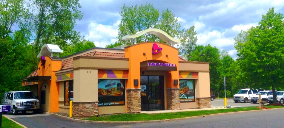 a restaurant that is next to a tree