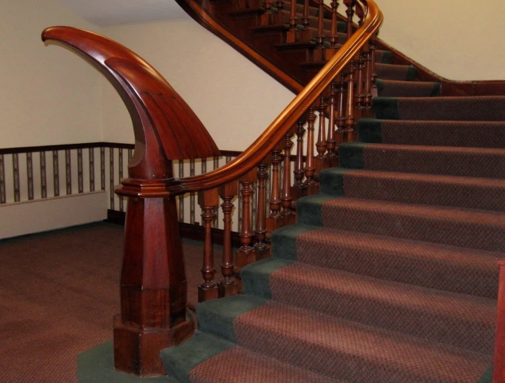 a big stair next to a wall in the house