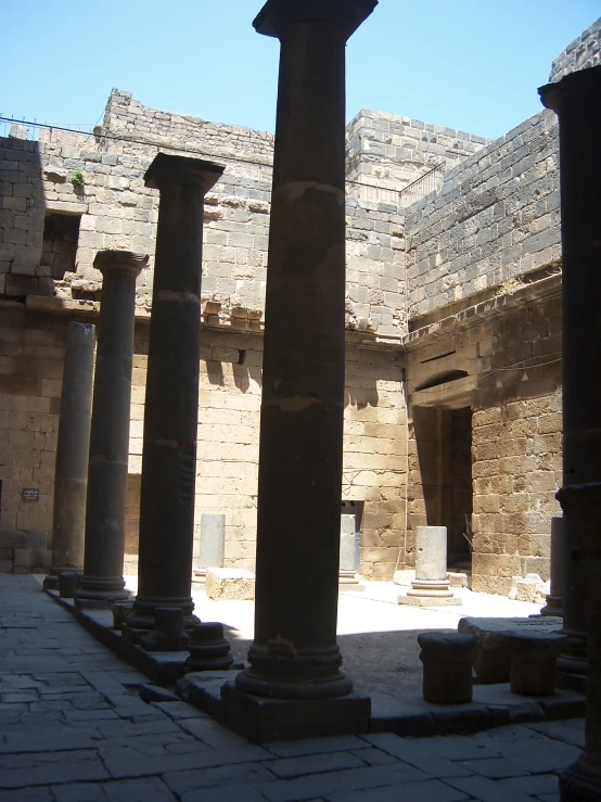 the ruins of a large building with stone columns