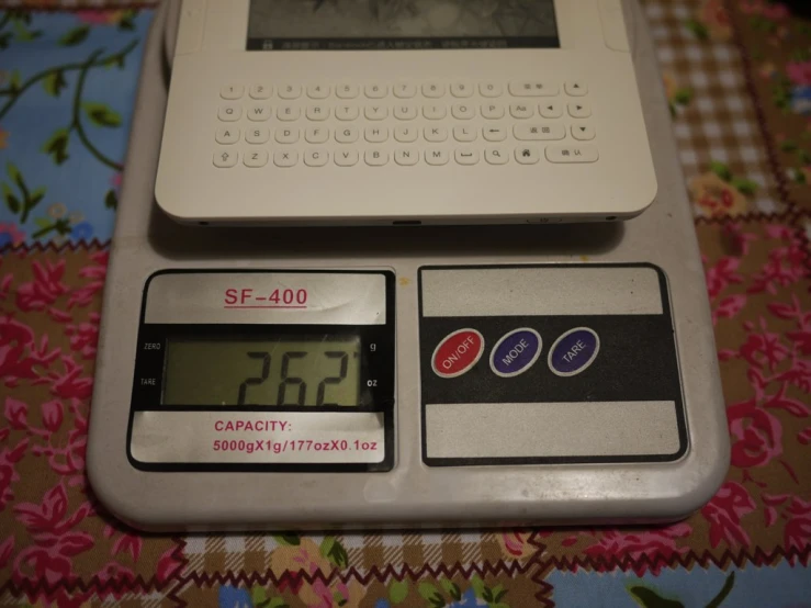 an electronic scale that displays the scales for different kinds of products