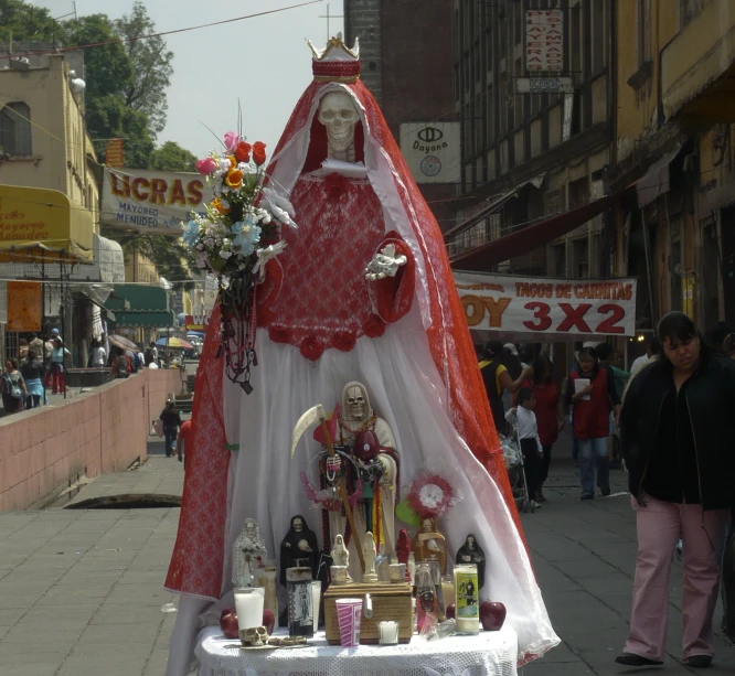 there is an altar in the middle of a busy street