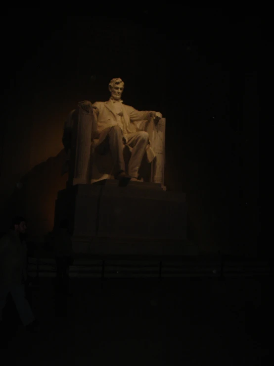 the lincoln memorial at night has the light on