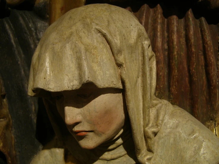 statue in old fashion with head turned to face