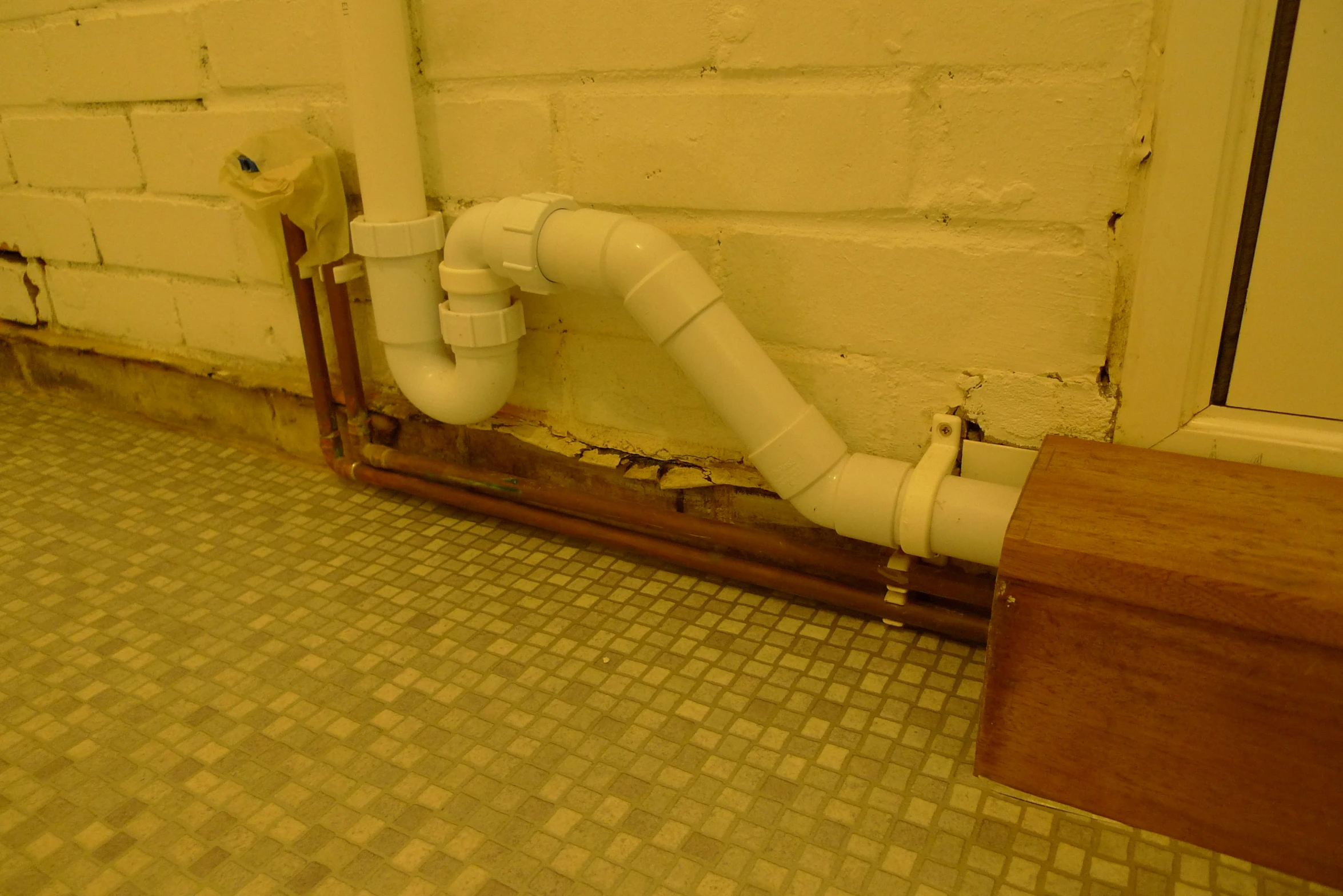 a couple of pipes on the wall and a floor