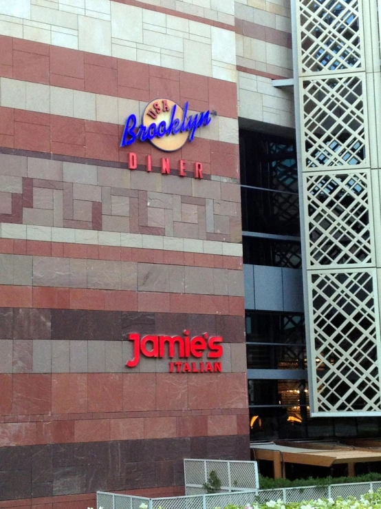 the entrance to a restaurant near a parking lot