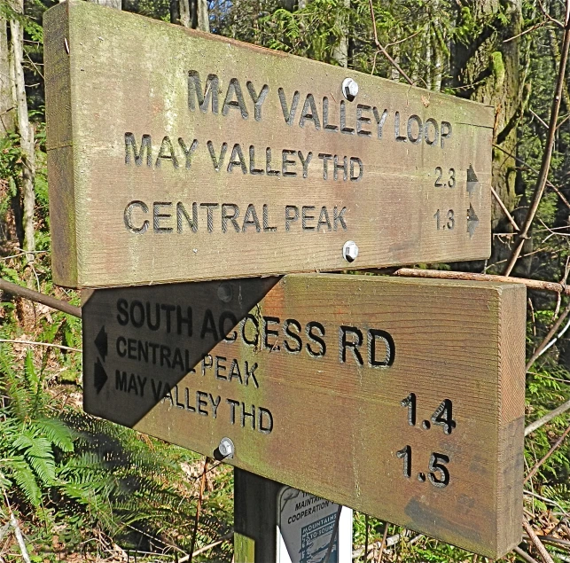 the direction sign for may valed and central park