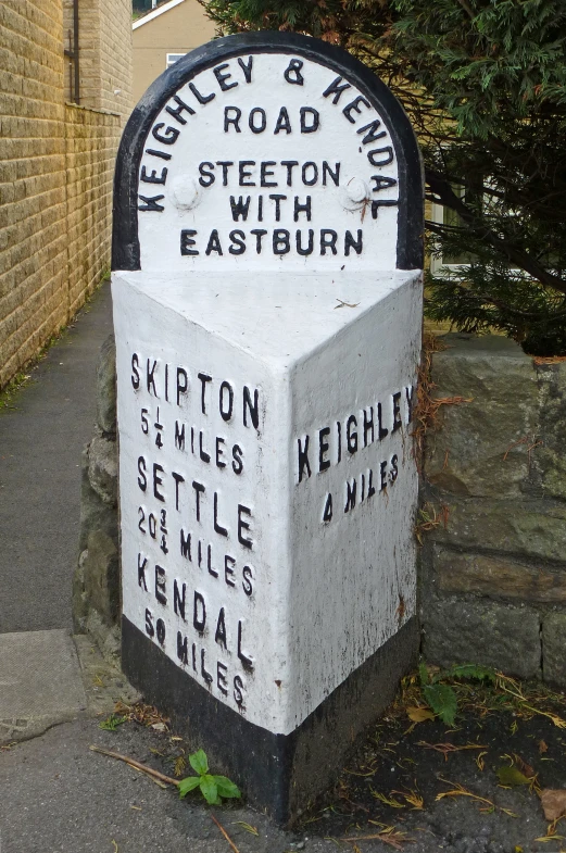 a sign on the street that says rockley & warde