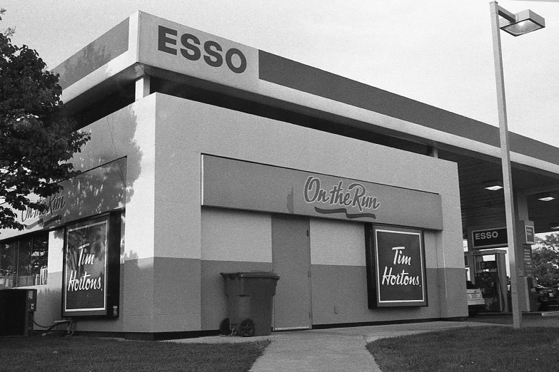 a black and white image of the outside of a grocery store