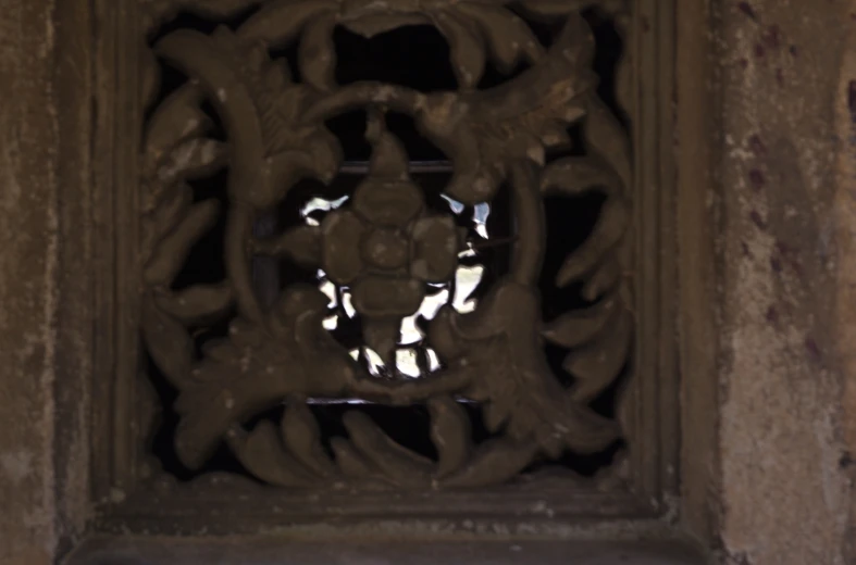 the intricate pattern in the stone gives off soing