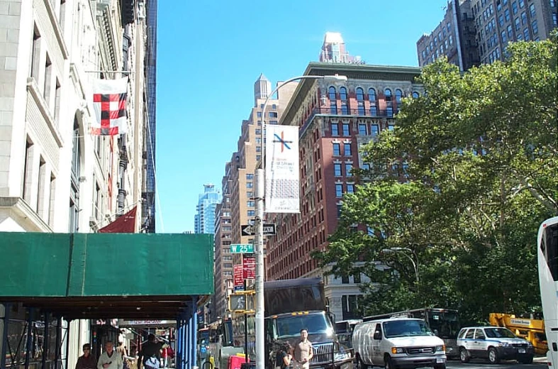 a street filled with traffic next to tall buildings