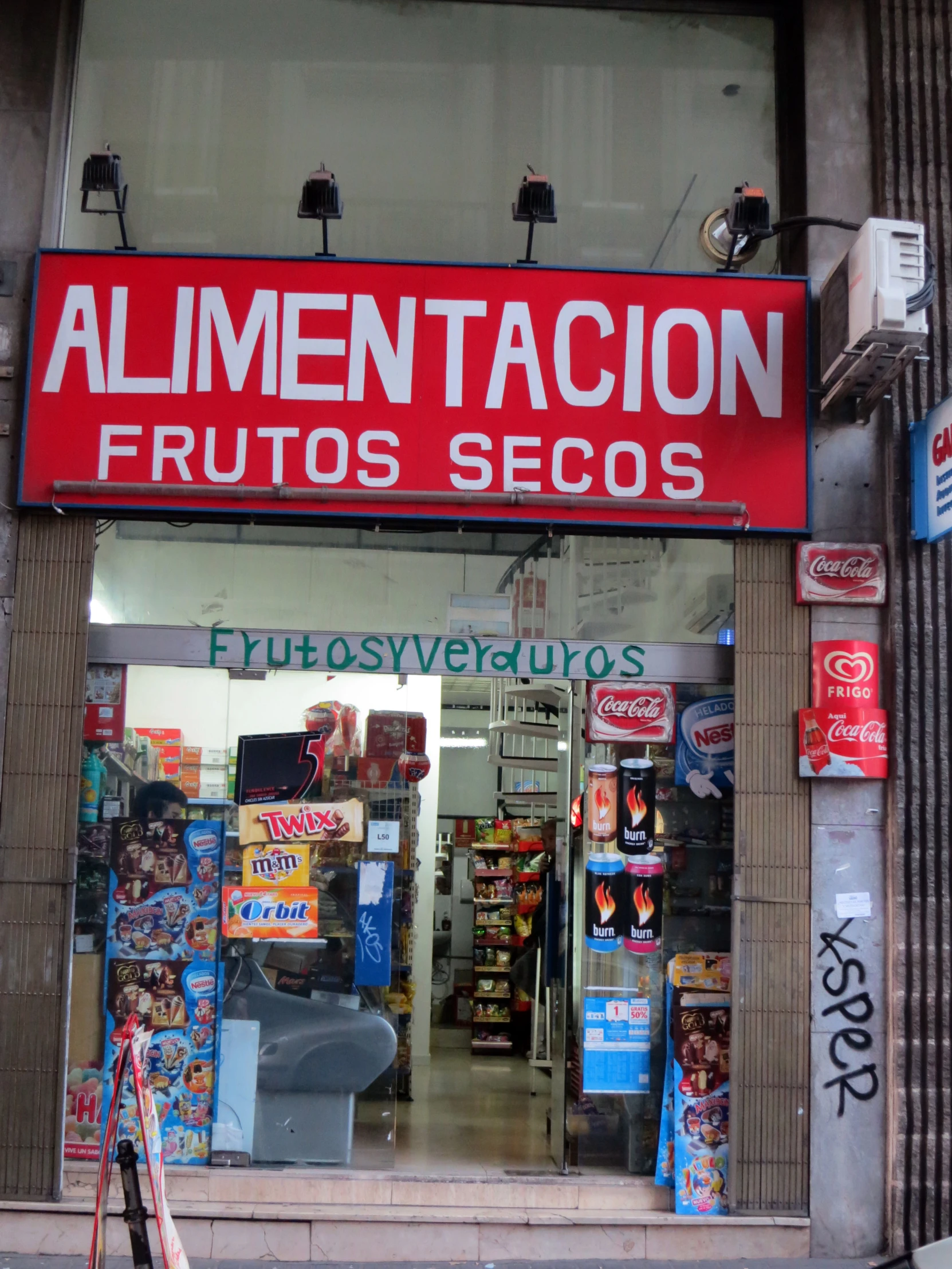 the entrance to an auto store, called altovegrafo's