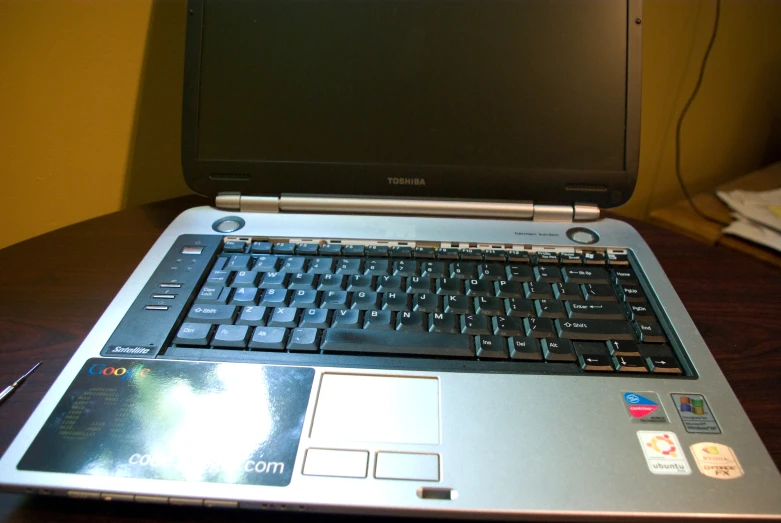 a laptop computer that is on a desk