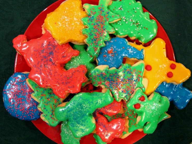 there are some decorated cookies on a red plate