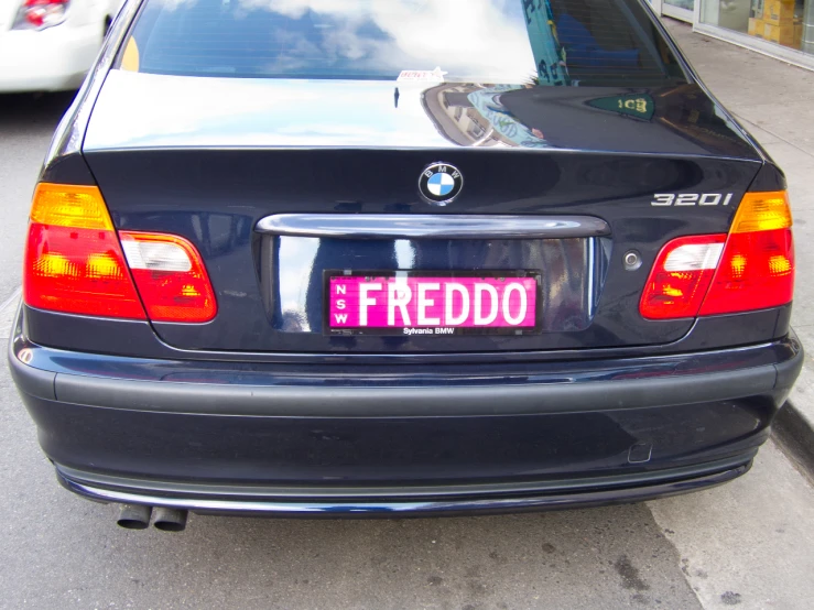 the back of a car with a red spanish license plate