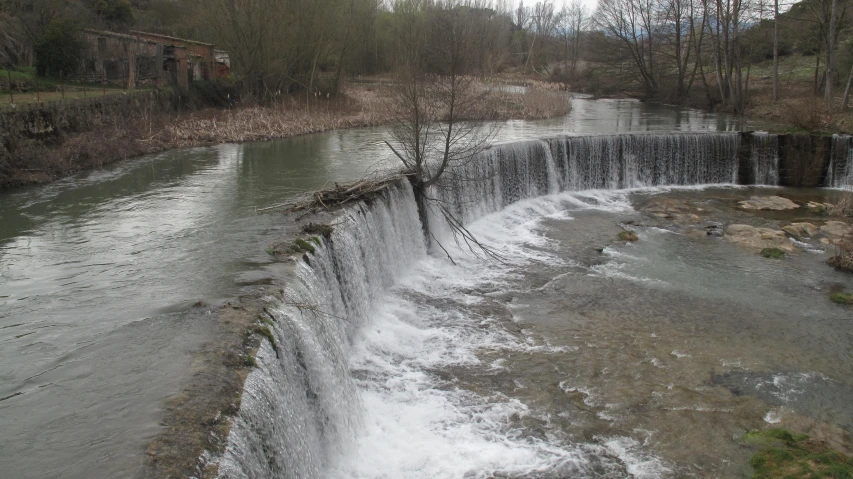 there is a small waterfall flowing through the river