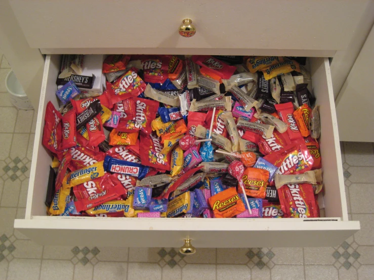 a bunch of candy in the middle of a box