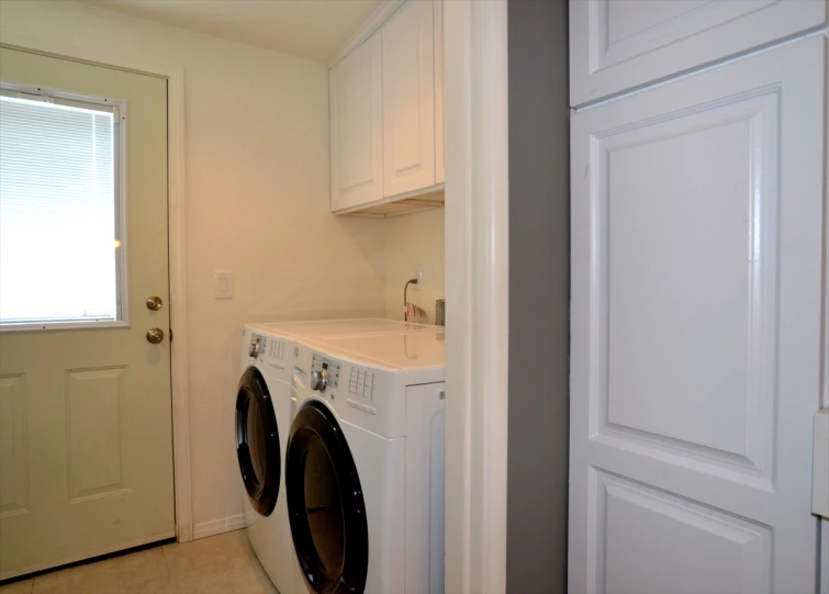 an image of washer and dryer in a kitchen