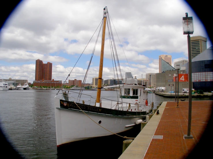 a boat that is sitting in the water near a dock