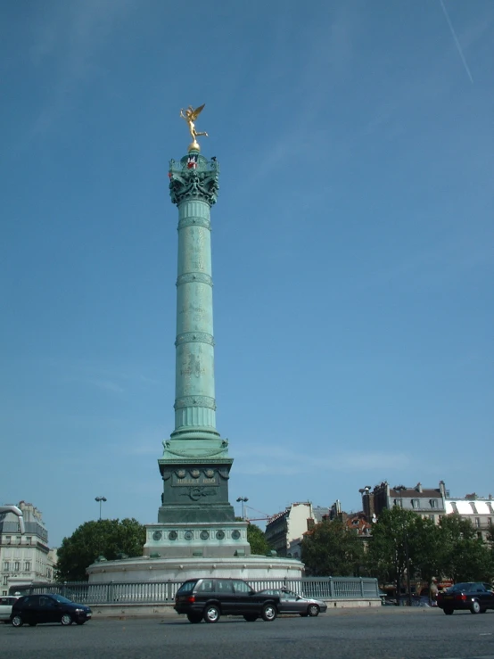 a monument in the middle of a city