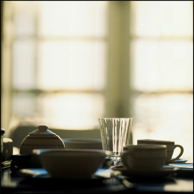 there are two cups and teapots on the table