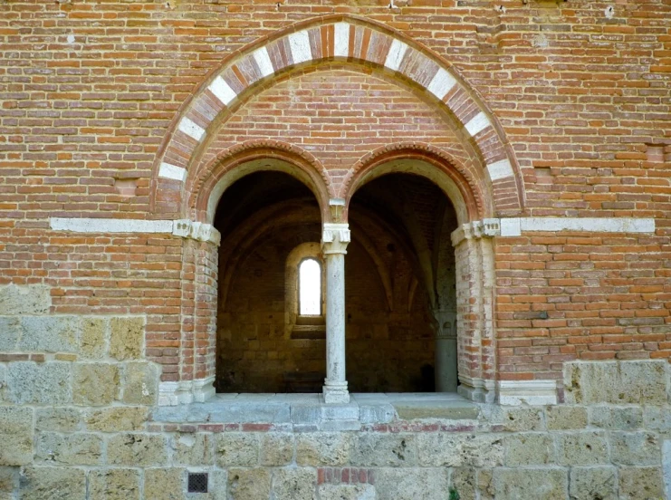 a white stone archway with columns on both sides