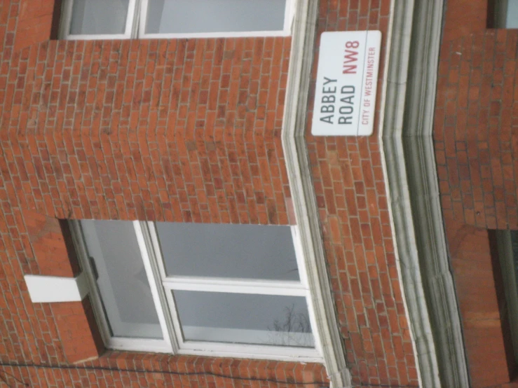 a sign is displayed on the side of an empty building