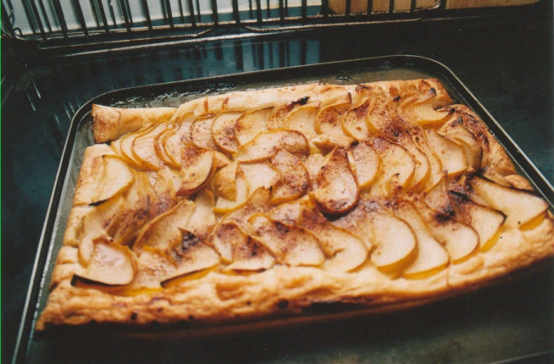 a apple pizza sitting on top of a metal tray