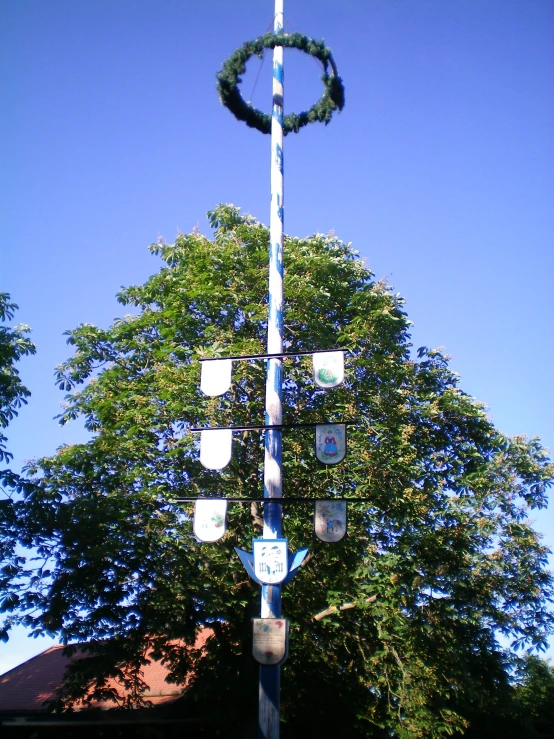 the lamppost has a wreath of wreaths hanging off it