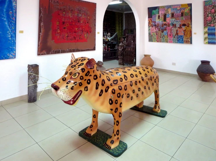 the sculpture in the room is of a leopard