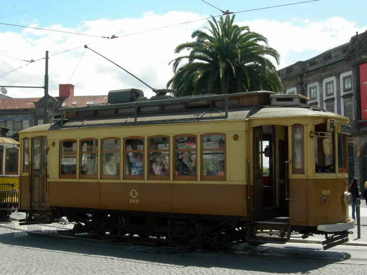 an old fashioned trolly train on a city street