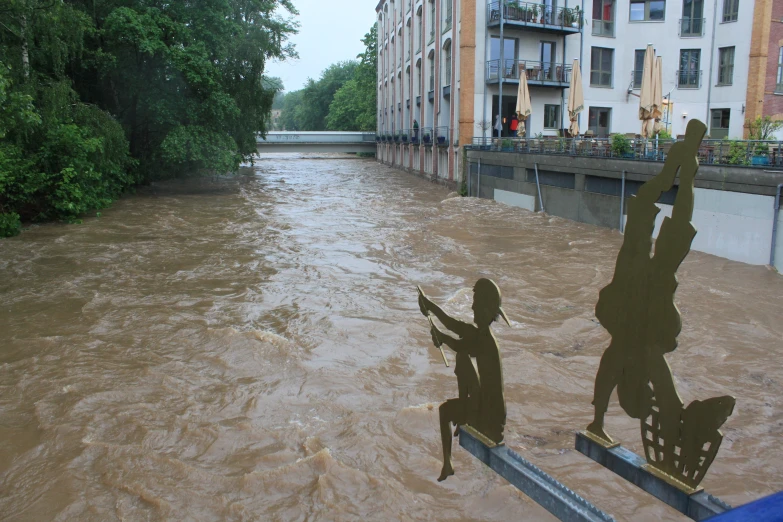 a couple of statues that are in the water