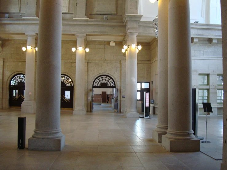 the interior of an old marble building with pillars