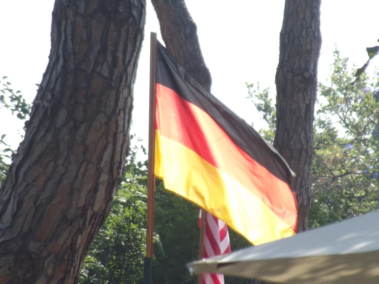 a flag with the colors of the american and the german