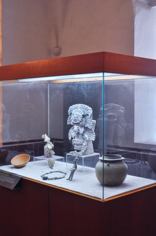 a large vase sitting in the middle of a glass display case