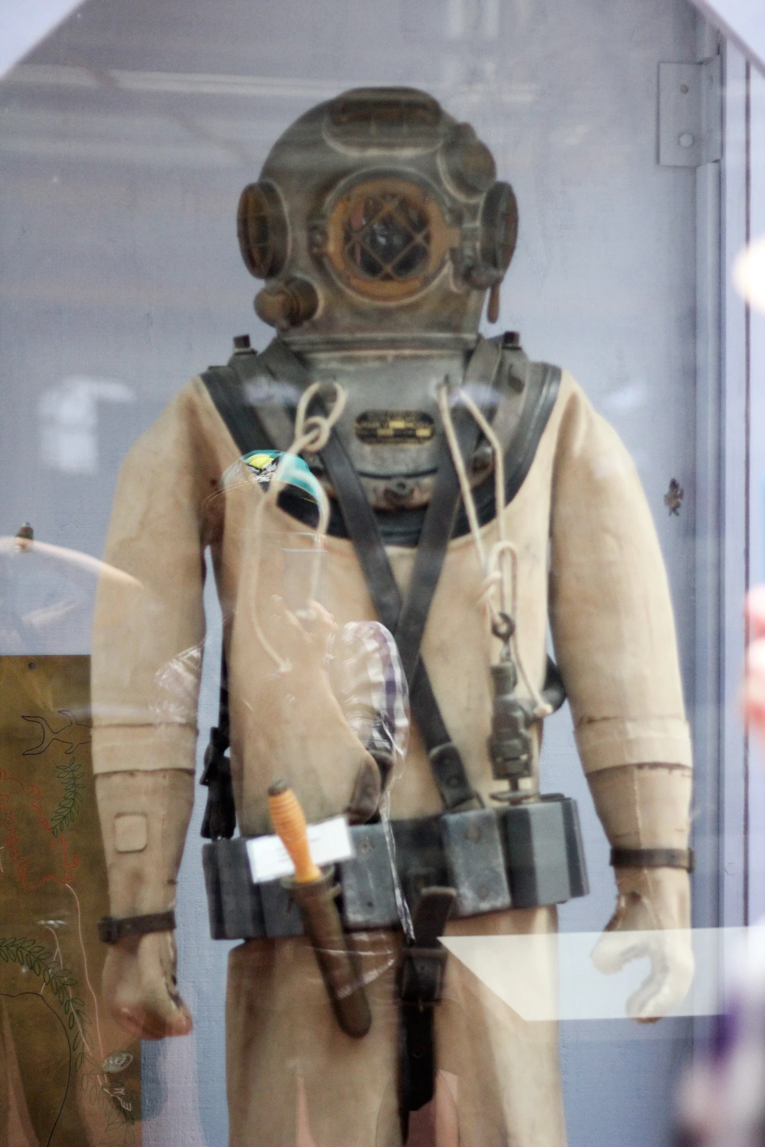 a po of a diving suit on display in a museum