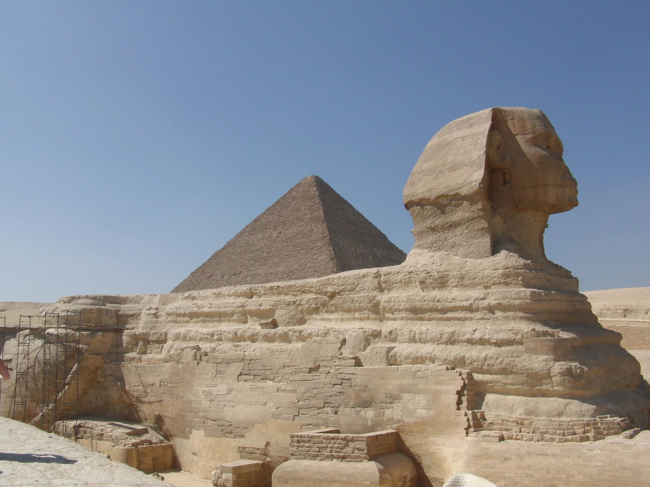 an ancient egyptian monument with some very big sphinxs