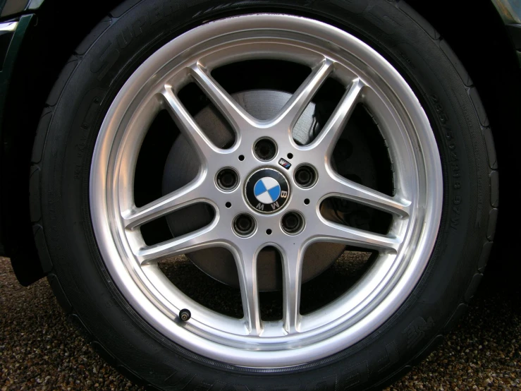 a wheel on a car is shown with no tires