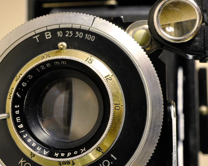 a closeup view of an antique camera