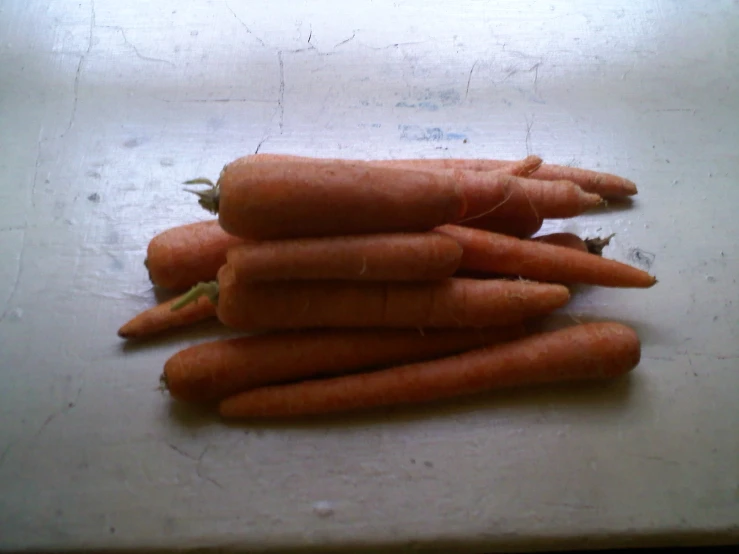 carrots laid out on top of a  board