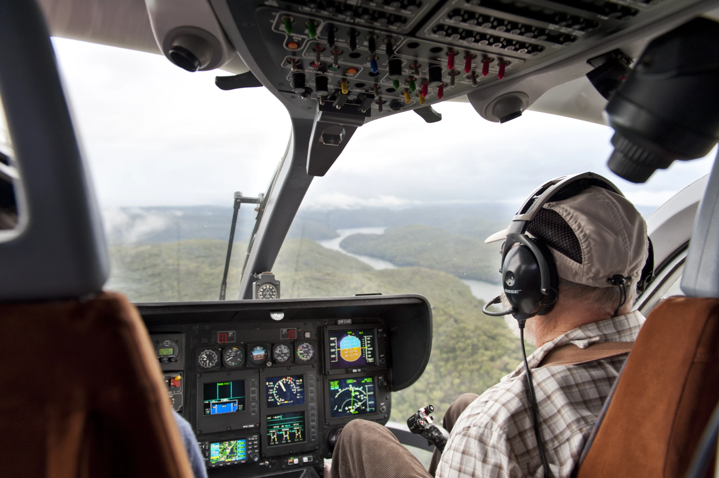 the view from inside a plane while it flies