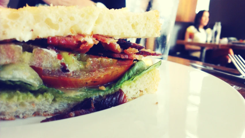 a sandwich with bacon and lettuce on it